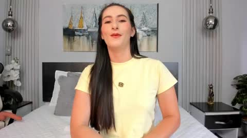 Snapshot of saragomez_1 chatting on June 2026 01:57:01 PM Sara Gomez online show from June 2026 01:57:01 PM