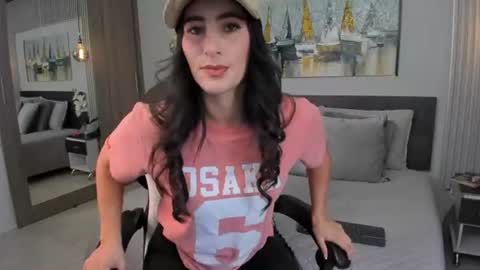 Snapshot of saragomez_1 chatting on June 2026 01:45:02 PM Sara Gomez online show from June 2026 01:45:02 PM