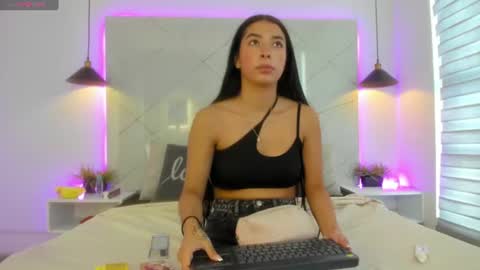 sarah_collens_ online show from July 2026 11:50:01 AM