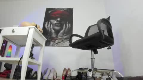 Snapshot of sarah_mistress_ chatting on June 2026 12:35:01 AM Sarah online show from June 2026 12:35:01 AM