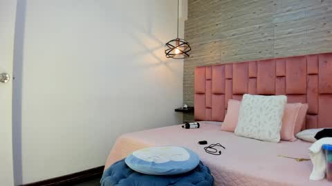 Sarah Deyvis online show from January 2025 04:44:02 PM