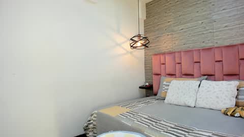 Sarah Deyvis online show from February 2025 06:02:02 PM