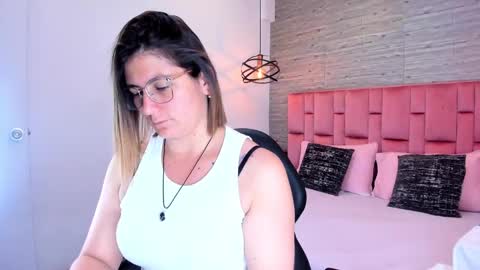 Sarah Deyvis online show from September 2025 03:45:01 PM