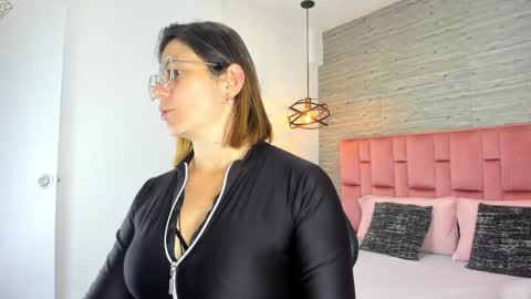 Sarah Deyvis online show from September 2025 03:39:01 PM