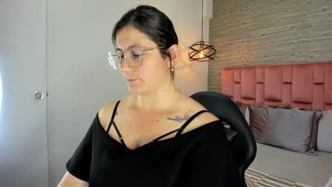 Sarah Deyvis online show from October 2025 04:18:01 PM