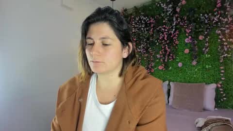 Sarah Deyvis online show from February 2026 02:14:01 PM