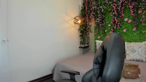 Sarah Deyvis online show from February 2026 01:33:02 PM