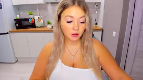 Sarah online show from October 2025 01:42:02 PM