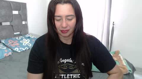 Snapshot of sarahott_1 chatting on May 2026 07:43:01 PM Lia online show from May 2026 07:43:01 PM