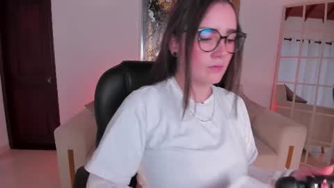 Snapshot of sarahrhodes_ chatting on June 2026 11:55:02 AM Sarah Rhodes online show from June 2026 11:55:02 AM