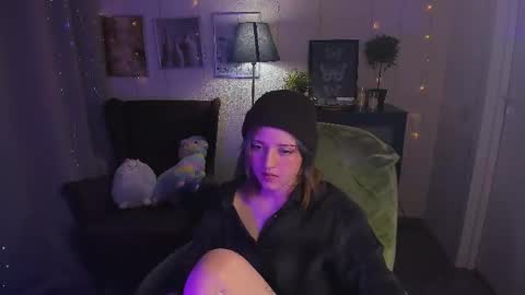 Snapshot of sarahshelby chatting on April 2026 09:10:02 PM Sarah online show from April 2026 09:10:02 PM