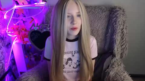 Snapshot of sarakaell chatting on November 2025 03:38:01 AM Sara online show from November 2025 03:38:01 AM