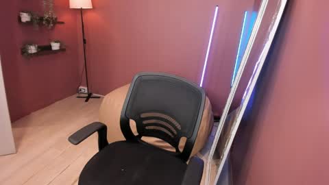 saranixxon_ online show from April 2026 07:45:01 AM