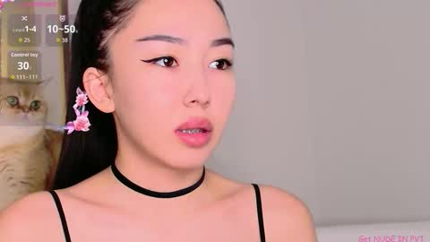 Mia online show from October 2025 09:11:04 AM