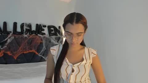 Sara online show from October 2025 08:09:02 PM