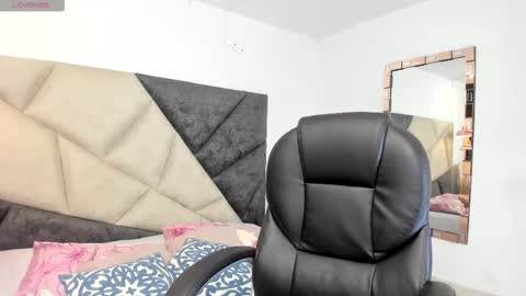      online show from November 2025 01:59:02 AM