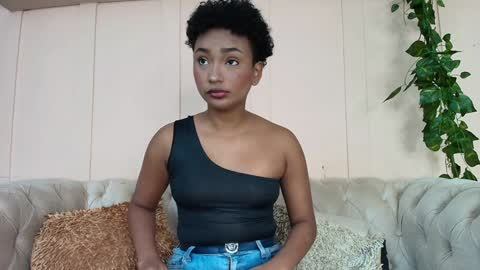 Snapshot of saray_mardez chatting on February 2025 12:24:02 PM Saray Mardez online show from February 2025 12:24:02 PM