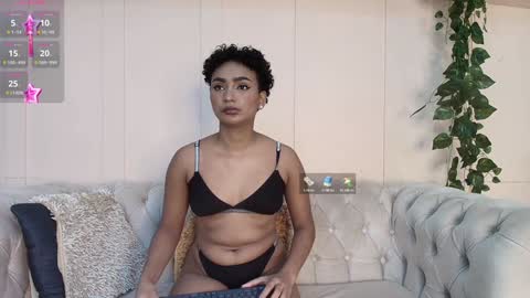 Snapshot of saray_mardez chatting on February 2025 12:27:02 PM Saray Mardez online show from February 2025 12:27:02 PM