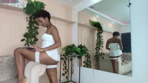 Snapshot of saray_mardez chatting on February 2025 01:18:02 PM Saray Mardez online show from February 2025 01:18:02 PM