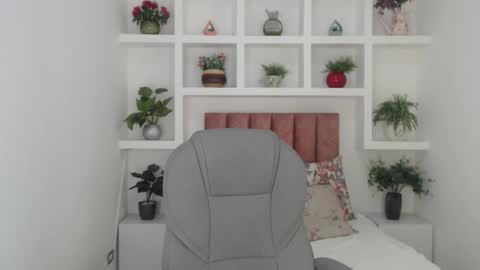 Saray Vega online show from November 2025 08:40:01 PM