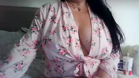 Snapshot of saretta46 chatting on October 2025 05:33:01 PM Sara online show from October 2025 05:33:01 PM