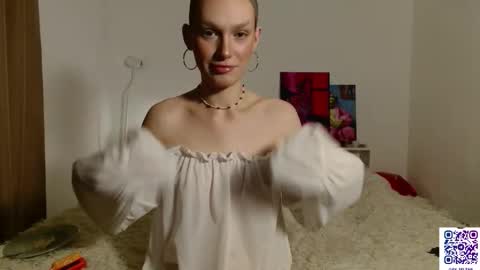 Your Selena 3 online show from February 2026 03:07:01 AM