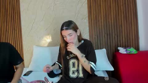  SARIYA Y ALEXIS  online show from February 2026 11:29:01 AM