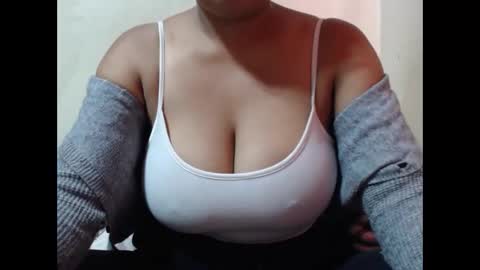 saronette online show from November 2025 05:39:01 AM