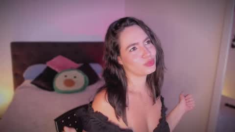 Snapshot of sarrah_3 chatting on December 2025 10:29:01 PM Sara online show from December 2025 10:29:01 PM