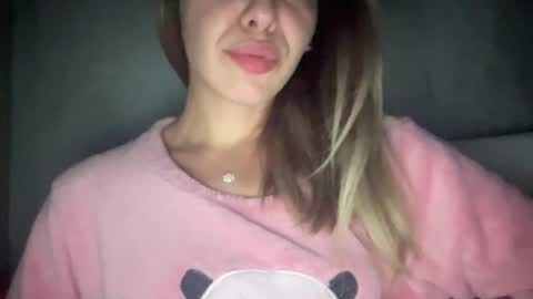 Sarrah online show from November 2025 09:25:02 PM