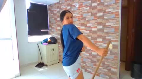 Snapshot of sasha_rose23 chatting on October 2025 05:35:01 PM Camila online show from October 2025 05:35:01 PM