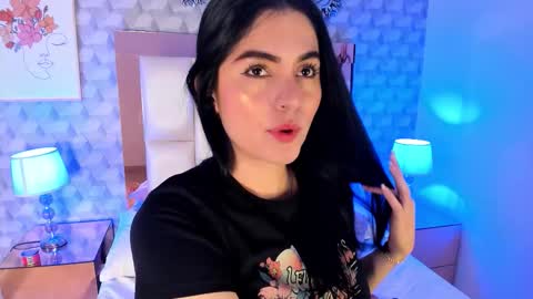 Camila  online show from October 2025 11:39:02 AM