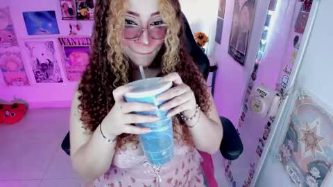 Snapshot of sashaa_love chatting on June 2026 01:34:02 AM Tattie online show from June 2026 01:34:02 AM