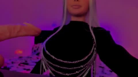   Sasha   online show from October 2025 05:28:01 AM