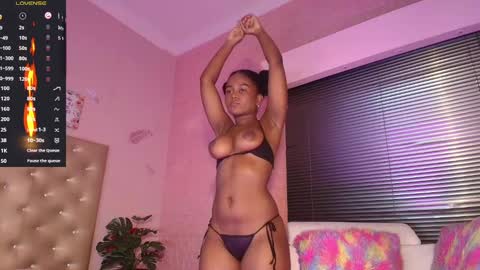 Snapshot of sashhalux22 chatting on February 2025 03:56:01 AM SashhaLux22 online show from February 2025 03:56:01 AM