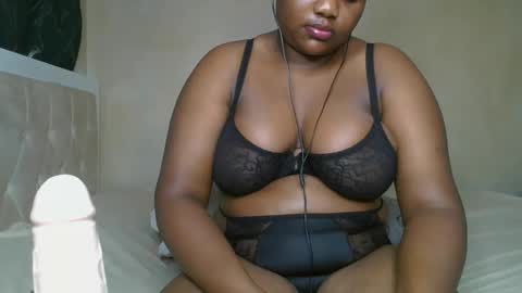 sassie_bee online show from December 2024 02:23:01 AM