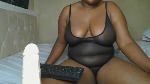 sassie_bee online show from January 2025 10:59:01 PM