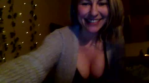 Snapshot of sassyella chatting on March 2025 05:00:02 AM Sassyella online show from March 2025 05:00:02 AM