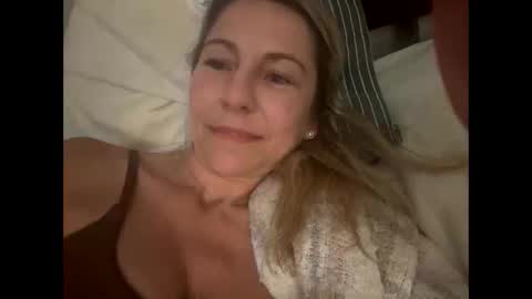 Snapshot of sassyella chatting on October 2025 09:43:02 AM Sassyella online show from October 2025 09:43:02 AM