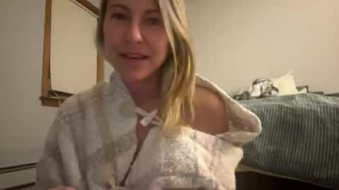 Snapshot of sassyella chatting on October 2025 04:13:01 AM Sassyella online show from October 2025 04:13:01 AM