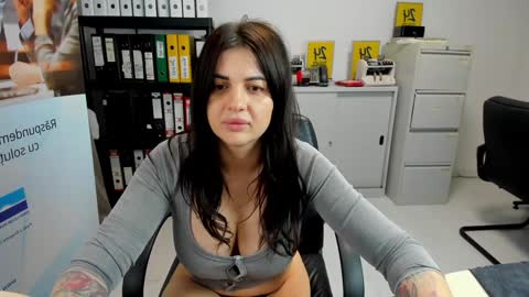 sassytiff online show from January 2025 09:10:01 PM