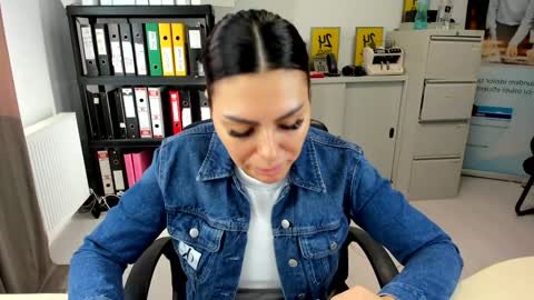 sassytiff online show from September 2025 12:43:02 PM