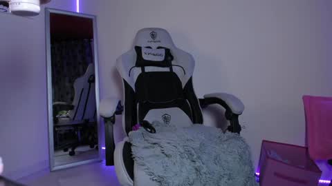 Snapshot of satanbabee_ chatting on January 2025 11:51:02 PM im expecting 300 thumbs up on my altar online show from January 2025 11:51:02 PM