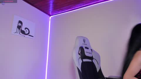 Snapshot of satanbabee_ chatting on January 2025 09:43:02 PM im expecting 300 thumbs up on my altar online show from January 2025 09:43:02 PM