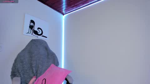 Snapshot of satanbabee_ chatting on January 2025 01:06:01 AM im expecting 300 thumbs up on my altar online show from January 2025 01:06:01 AM