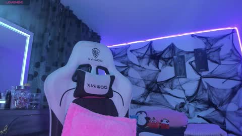 Snapshot of satanbabee_ chatting on October 2025 11:36:01 PM im expecting 300 thumbs up on my altar online show from October 2025 11:36:01 PM