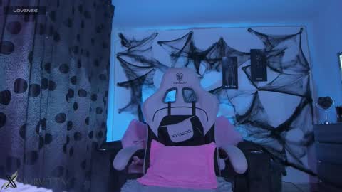 Snapshot of satanbabee_ chatting on October 2025 12:29:01 AM im expecting 300 thumbs up on my altar online show from October 2025 12:29:01 AM