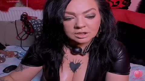 Snapshot of satisfymydesires chatting on December 2025 03:18:02 PM Elena online show from December 2025 03:18:02 PM