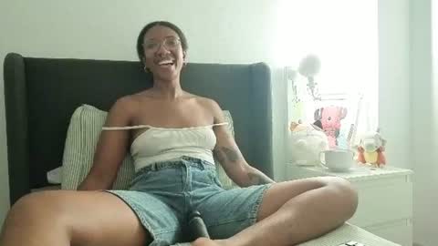 saturno_vibes online show from June 2026 02:23:02 PM