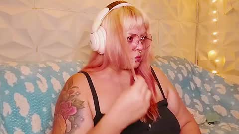 Snapshot of satyn_doll chatting on June 2026 02:20:02 AM Gina George online show from June 2026 02:20:02 AM